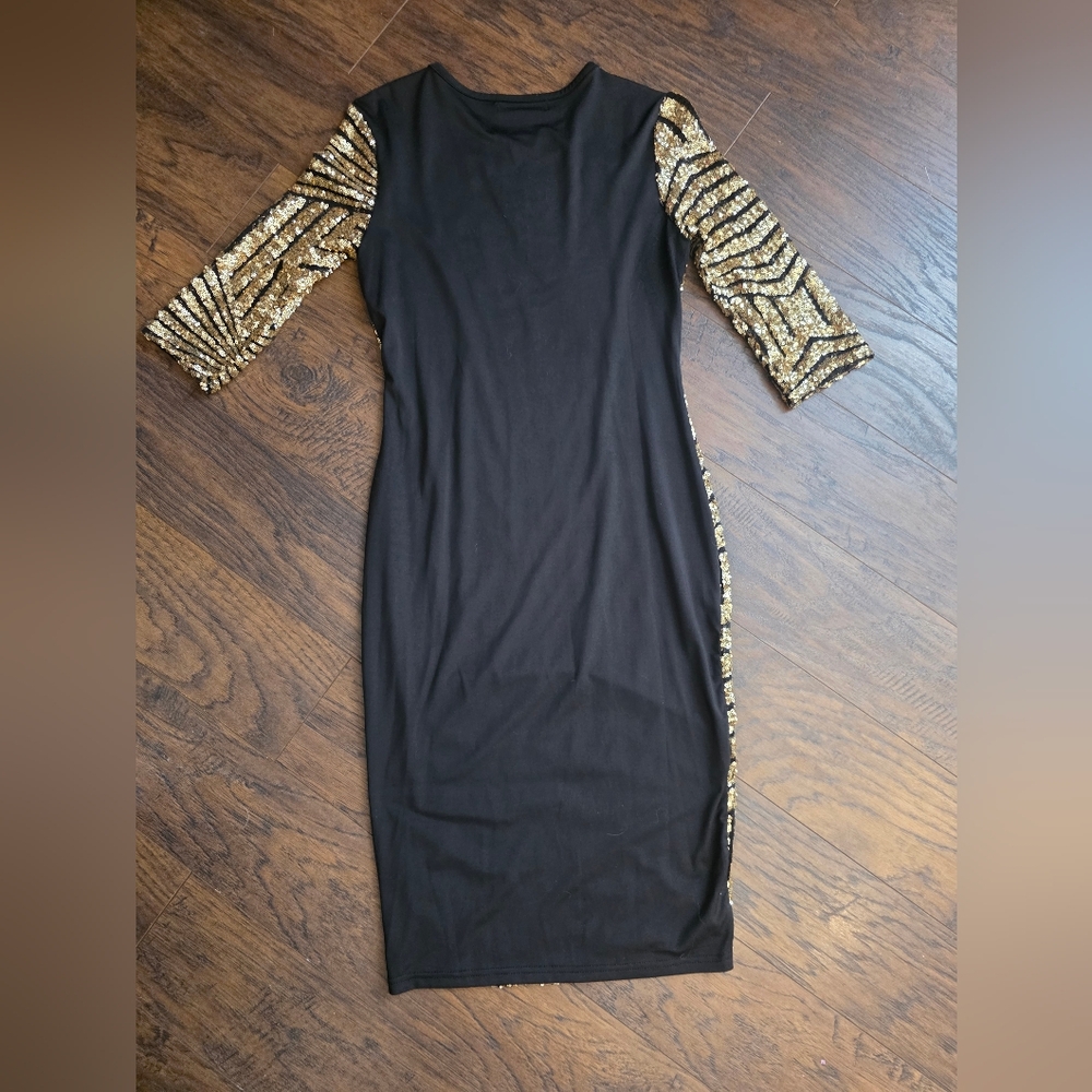 Elegant Gold and Black Sequin Dress - Picture 3 of 3